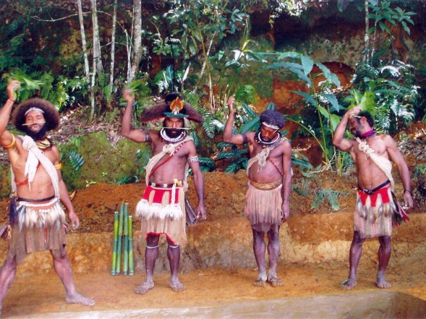 wigmen Paupua New Guinea